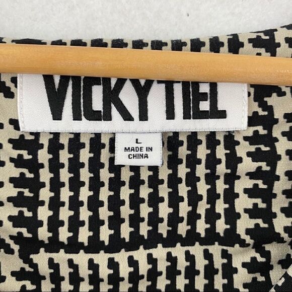 Vicky Tiel Sleeveless Plaid Dress - Picture 7 of 8